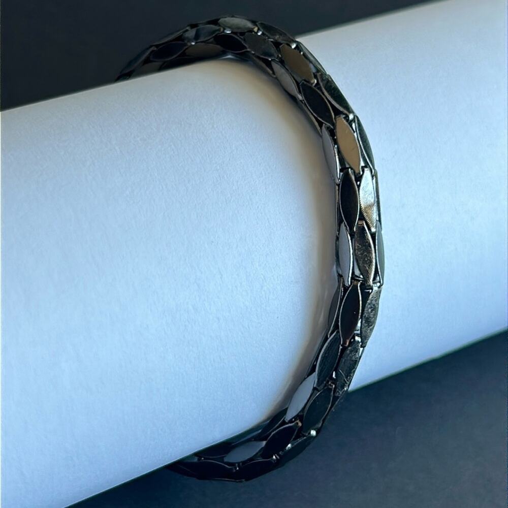 Women’s vintage dainty silver tone/grey chainlink bracelet one‎ size
